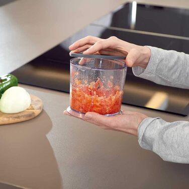 Подрібнювач BLACK+DECKER BXCH260E, 260 Вт, 500 мл, 2 швидкості, нержавіюча сталь, білий, для змішування та подрібнення, з кришкою для зберігання