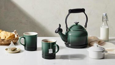 Емальований чайник Le Creuset Halber зі сталі з металевим покриттям, 1.25 л, колір Artichaut (артишок)