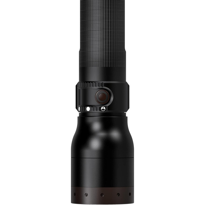 Ліхтарик Ledlenser P17R Core, 1200 лм, акумуляторний, LED, фокусування, 560 м, до 200 годин, магнітна зарядка, станція