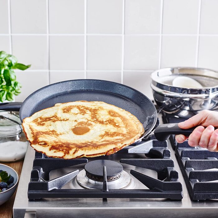 Сковорода для млинців GreenPan Essentials 28 см, керамічне антипригарне покриття, без PFAS, для індукції, духовки до 160°C, чорна, можна мити в посудомийці