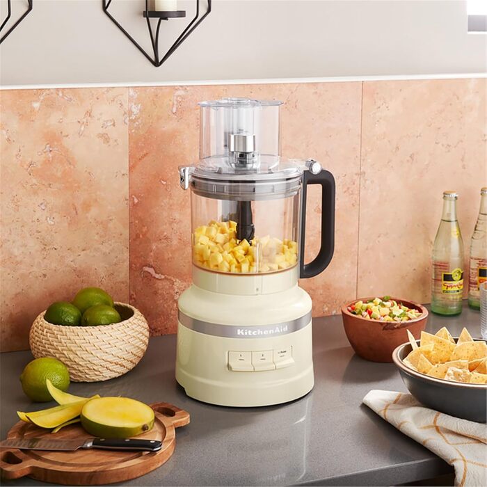 Кухонний комбайн KitchenAid 5KFP1319EAC 3.1л кремового кольору (Almond Cream) з насадками для нарізки кубиками та контейнером для зберігання, 400 Вт