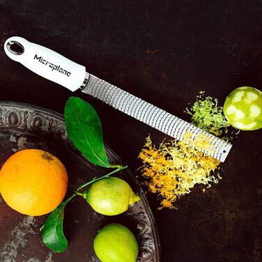 Терка Microplane для цитрусових, твердого сиру, імбиру, шоколаду та мускатного горіха, біла, з тонким лезом із нержавіючої сталі, 325x35x30 мм, вироблено в США