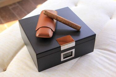 Х’юмідор CASE ELEGANCE з кедра в стилі карбон з гігрометром і зволожувачем для 25-50 сигар