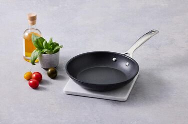 Сковорода Le Creuset алюмінієва з антипригарним покриттям, 30 см, для всіх типів плит, індукція, антрацит/срібло