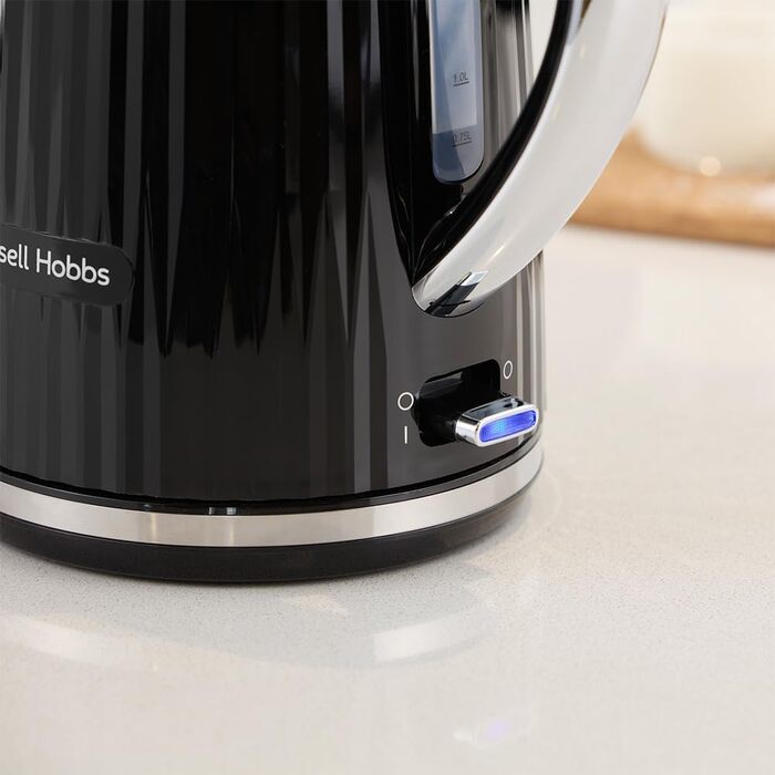 Електричний чайник Russell Hobbs Eden 1.7л 2400W, колір малиновий (Himbeere), нержавіюча сталь, з фільтром від накипу та індикатором рівня води, модель 27362-70