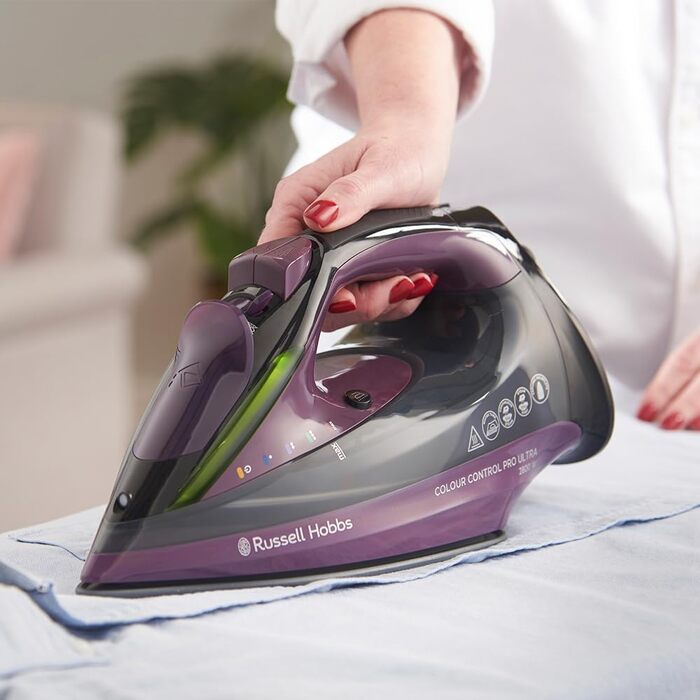 Праска парова Russell Hobbs 2800 Вт з керамічною підошвою, антикальцевим захистом та функцією самоочищення