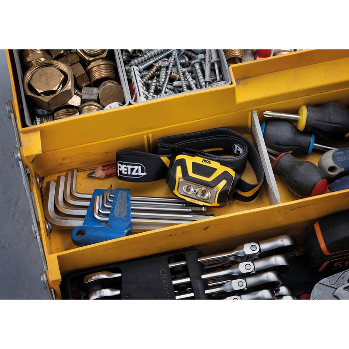 PETZL ARIA 2 – компактний водонепроникний налобний ліхтар 450 лм, чорний