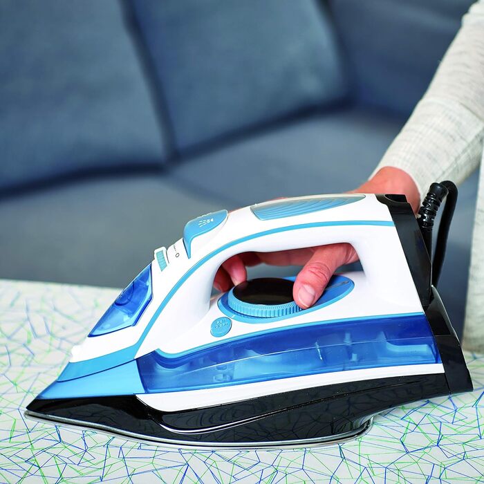 Парова праска BLACK+DECKER BXIR2402E, 2400 Вт, 370 мл, пластик, синя/зелена