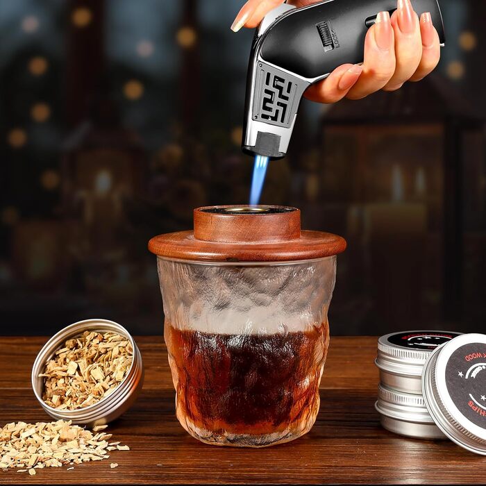 Набір для копчення коктейлів Cocktail-Räucher-Kit з факелом, 4 смаки, дерев'яна стружка для віскі, набір для приготування коктейлів у старомодному стилі, інфузер для копчення напоїв Bourbon з багаторазовими кубиками льоду, чорний