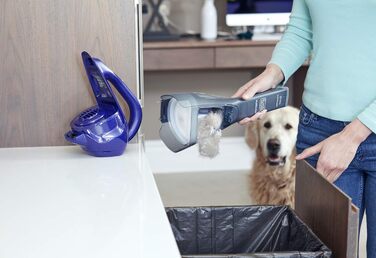 Акумуляторний ручний пилосос BLACK+DECKER Dustbuster 10,8В 2,5Аг з турбо-щіткою для шерсті тварин, широким соплом, 2-ступеневою фільтрацією, зарядним кабелем і настінним кріпленням