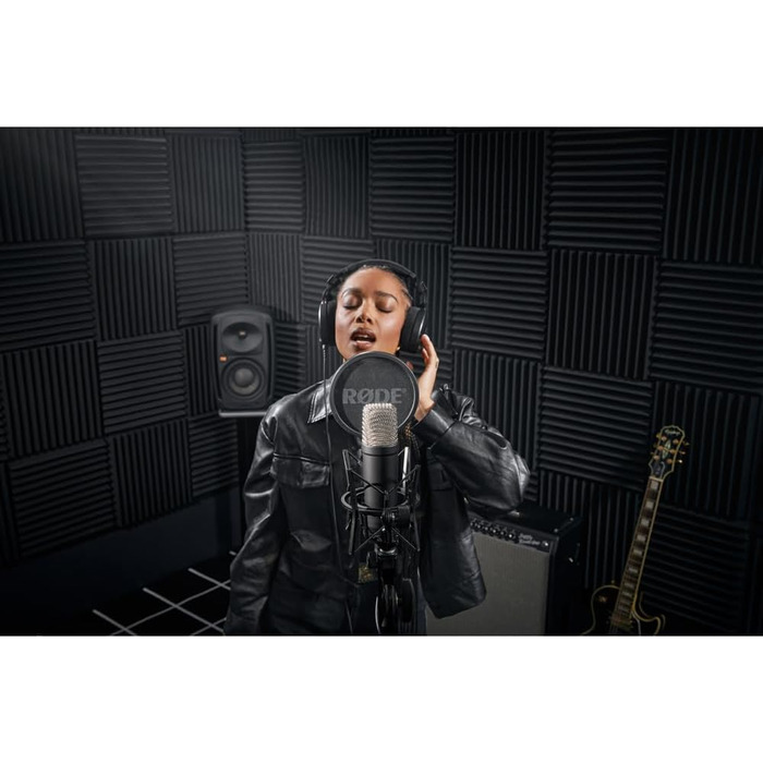 RØDE NT1 Signature Series студійний конденсаторний мікрофон з великою діафрагмою, антивібраційним кріпленням, поп-фільтром та XLR-кабелем для музики, вокалу, стрімінгу і подкастів