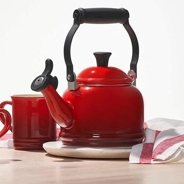 Емальований чайник Le Creuset Demi з карбонової сталі, 1.1 л, колір Вишневий червоний