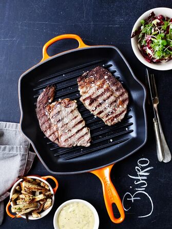 Сковорода-гриль LE CREUSET Signature з чавуну, квадратна, 26 см, для всіх типів плит (включно з індукційними), 2,86 кг, колір: рудо-червоний (Flint)