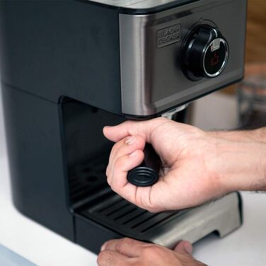 Еспресо-машина BLACK+DECKER BXCO1200E, 20 Бар, 1200 Вт, з капучинатором, для меленої кави та кавових подушечок, нержавіюча сталь, чорна, швидкий нагрів Thermoblock