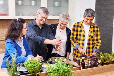 Набір кухонних ножів Rösle Cuisine Passion (7 предметів): бамбукова підставка, 5 сталевих ножів та кухонні ножиці, преміум-якість