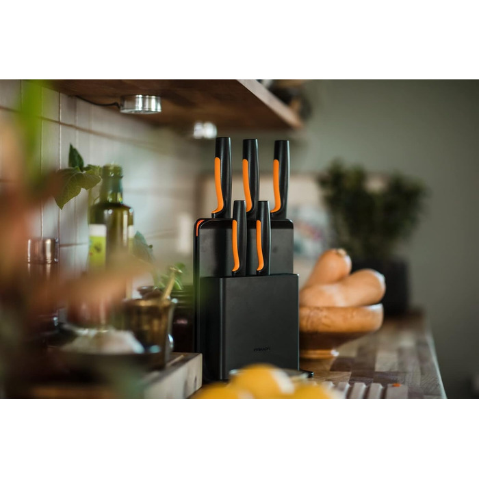 Набір кухонних ножів Fiskars Functional Form з підставкою (5 ножів), чорний пластик
