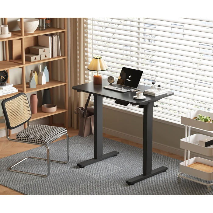 Регульований по висоті письмовий стіл MiniDesk, чорний (73–118 см)