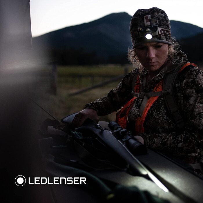 Налобний ліхтар Ledlenser MH8 600 Лм, акумуляторний, LED, чорний, для полювання та риболовлі, до 60 годин, червоне/зелене/синє світло, фокусування, 2xAA, транспортувальний замок