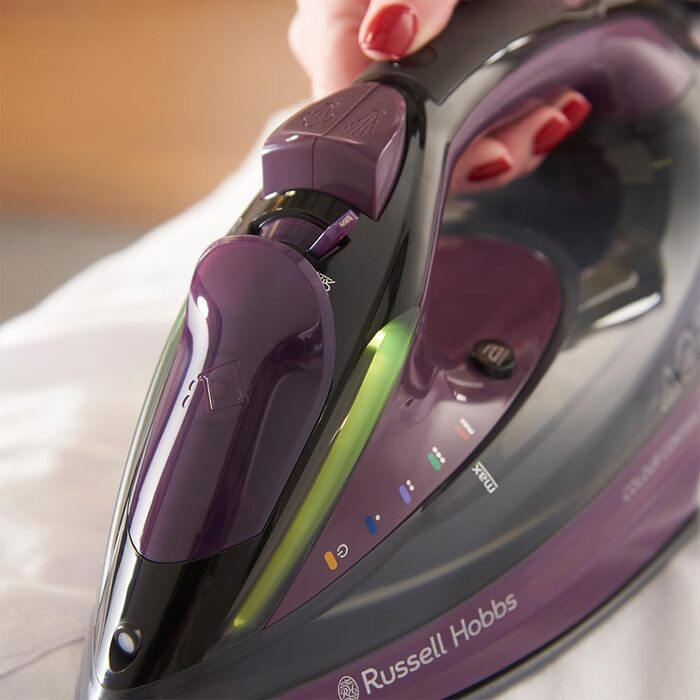 Праска парова Russell Hobbs 2800 Вт з керамічною підошвою, антикальцевим захистом та функцією самоочищення