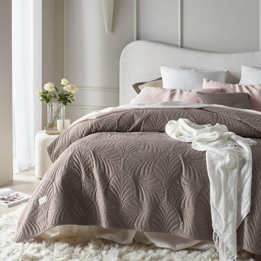 Покривало ROOM99 Feel Elegante 240x260 см, коричневе, велюрове, універсальне для ліжка та дивану, стьобане, стильне, для дому