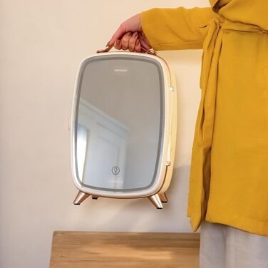 Міні-холодильник для косметики Cecotec Bamba CoolingBeauty 6000 Mirror, 6 л, дзеркало, LED-підсвічування, охолодження до 10°C