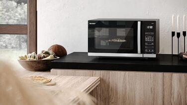 Мікрохвильова піч SHARP QS302AEB, 900 Вт, 10 режимів, функція розморожування, чорна