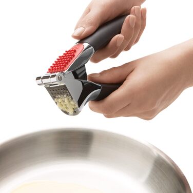 Прес для часнику OXO Good Grips, чорний
