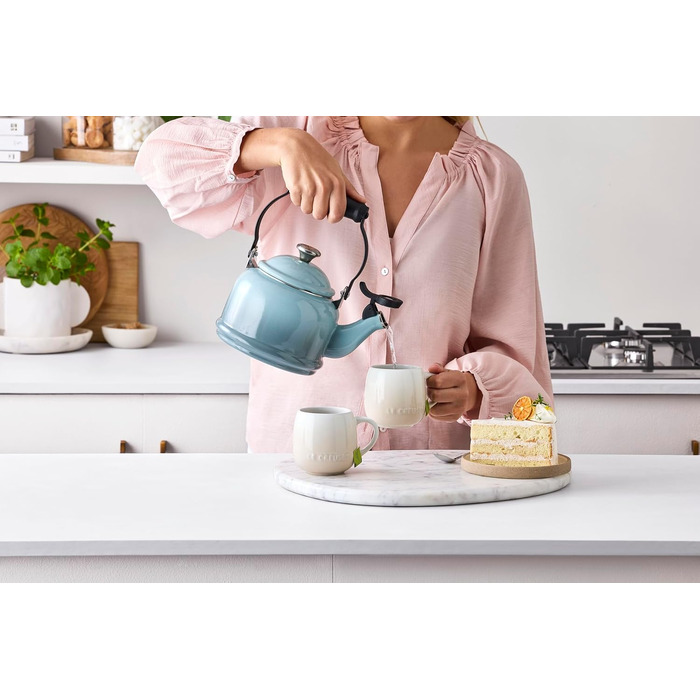 Чайник Le Creuset Halber зі сталі з емалевим покриттям та металевим фінішем, 1.25 л, колір Вишня