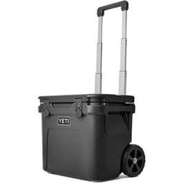 Чорний холодильник на колесах YETI Roadie 32 - ізольований, міцний, для кемпінгу та подорожей