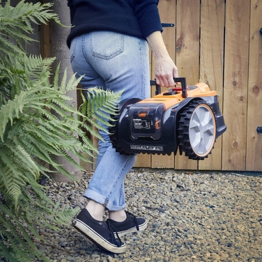 Робот-газонокосарка LawnMaster VBRM16 OcuMow для саду до 100 м², бездротовий та ефективний