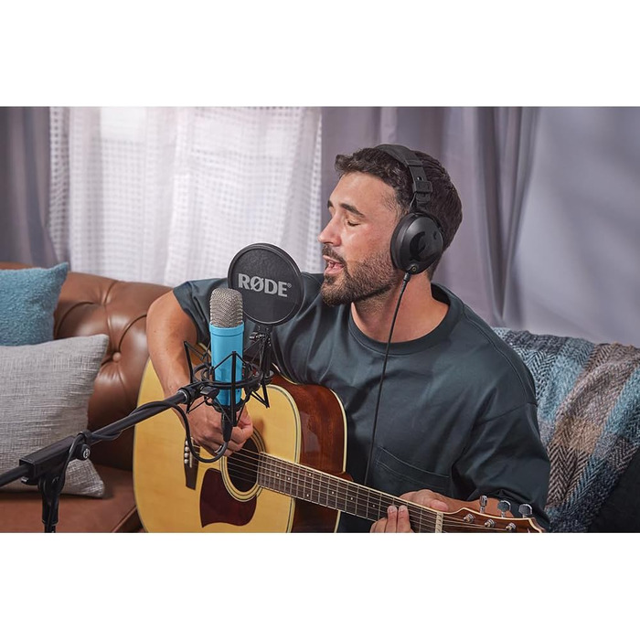 Студійний конденсаторний мікрофон RØDE NT1 Signature Series з великою діафрагмою, шок-маунтом, поп-фільтром і XLR-кабелем для музики, вокалу, стрімінгу та подкастингу, синій