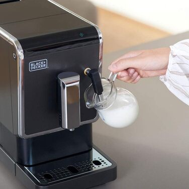 Кавоварка автоматична BLACK+DECKER BXCO1470E, 1470 Вт, 19 бар, сенсорна панель, налаштування напоїв, знімний носик, для меленого зерна, чорна